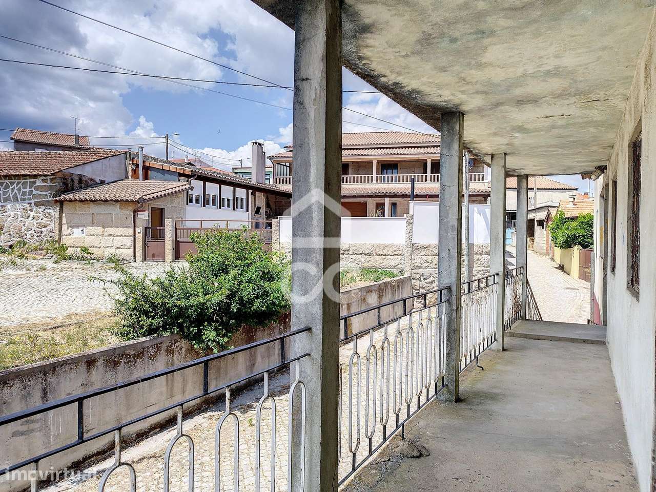 Moradia Para Restauro na Periferia da Cidade - Grande imagem: 5/28