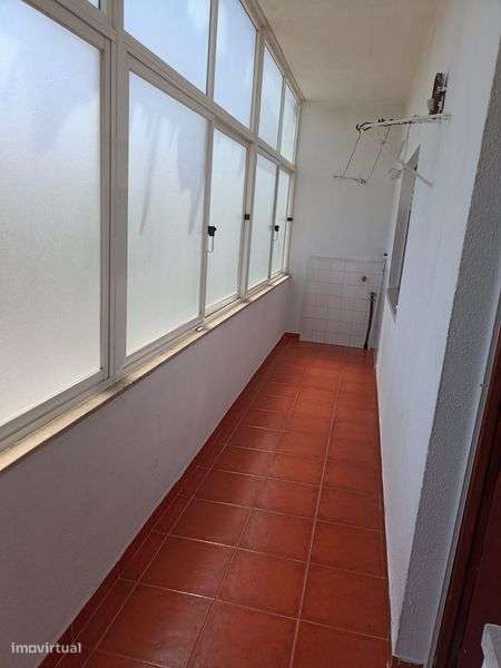 Alugo T1 Sobreda Caparica - Grande imagem: 5/6
