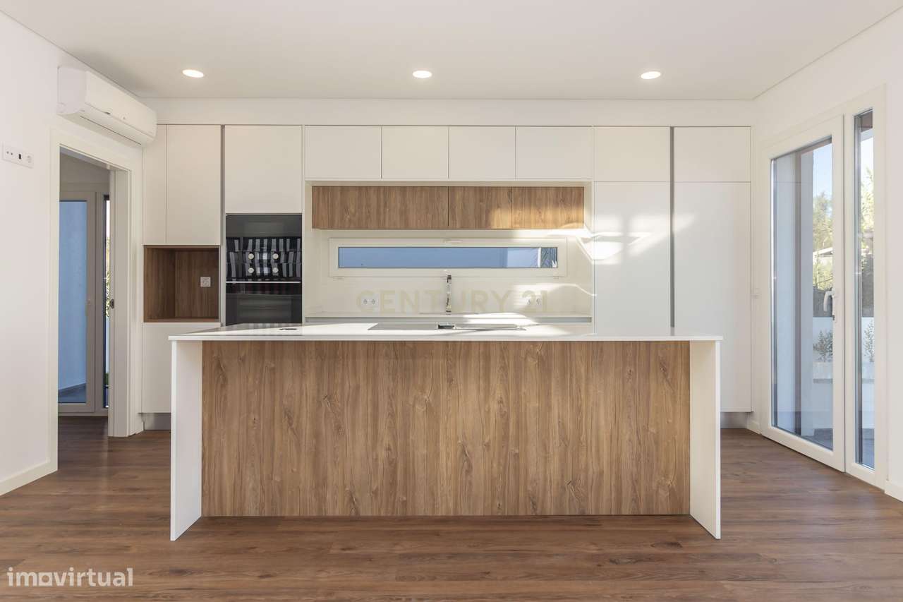 Moradia Nova T4 com piscina e garagem - Sobreda - Charneca de Caparica-30
