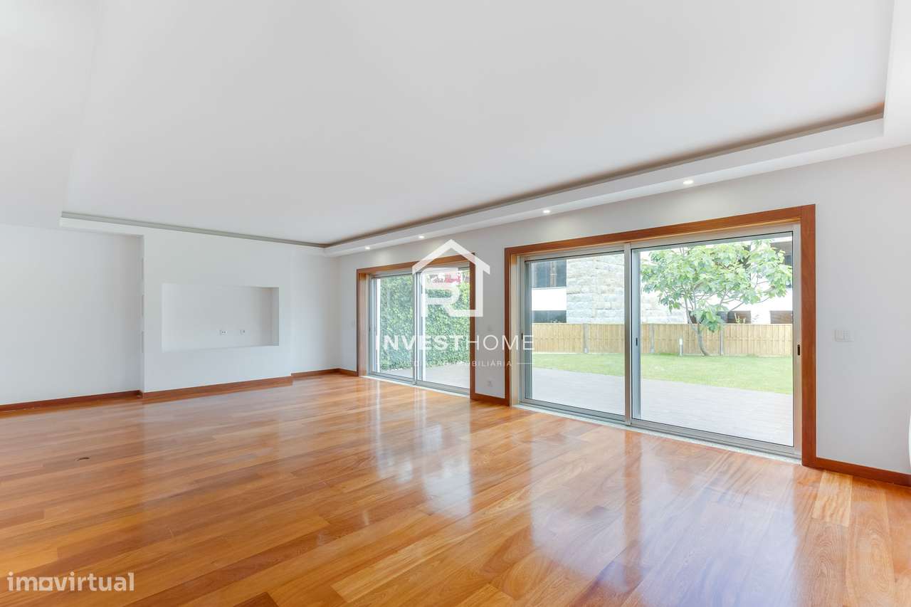 Moradia T4 | Renovada | Condomínio Fechado | Arcos Sardão | Jardim - Grande imagem: 4/59