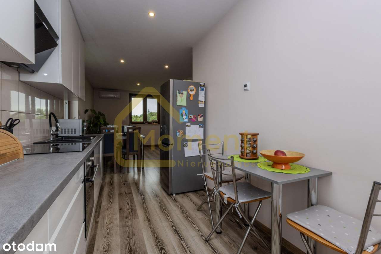 Ekonomiczny dom z garażem i pięknym ogrodem-9