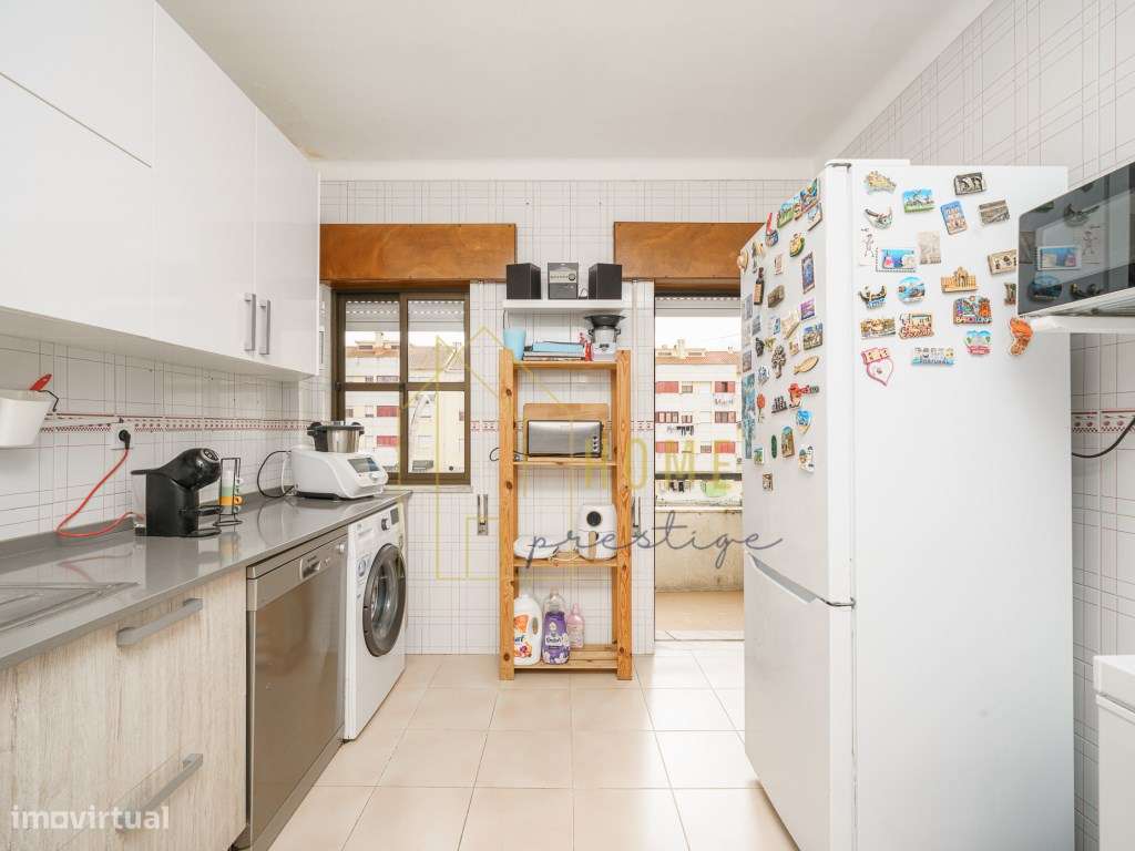 Oportunidade de Investimento | T2 Remodelado no Centro da Moita-14