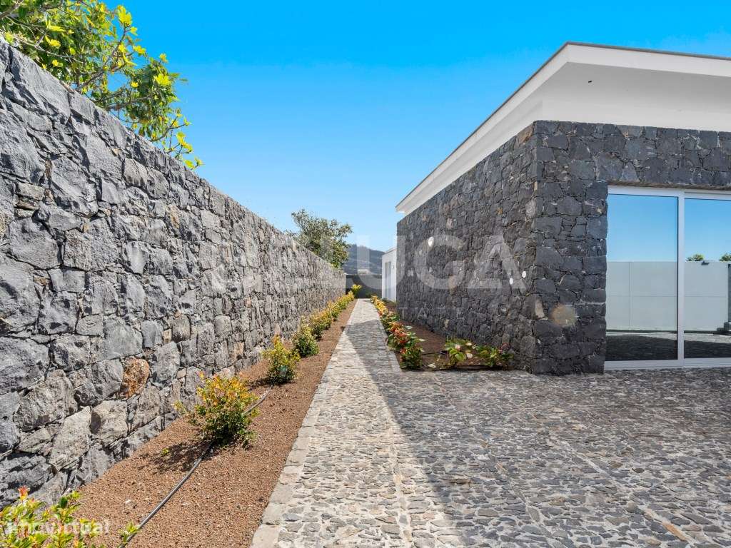 MORADIA T3+1 MINIMALISTA || ESTREITO DA CALHETA-14