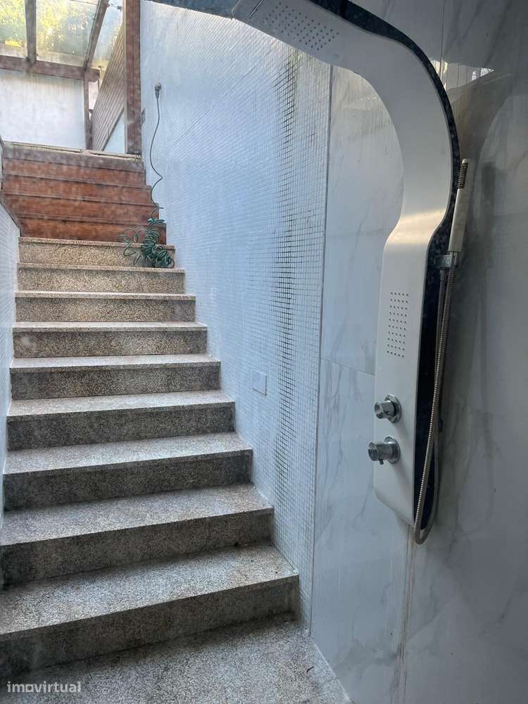 Geminada com piscina, garagem e terraço em Canidelo-46