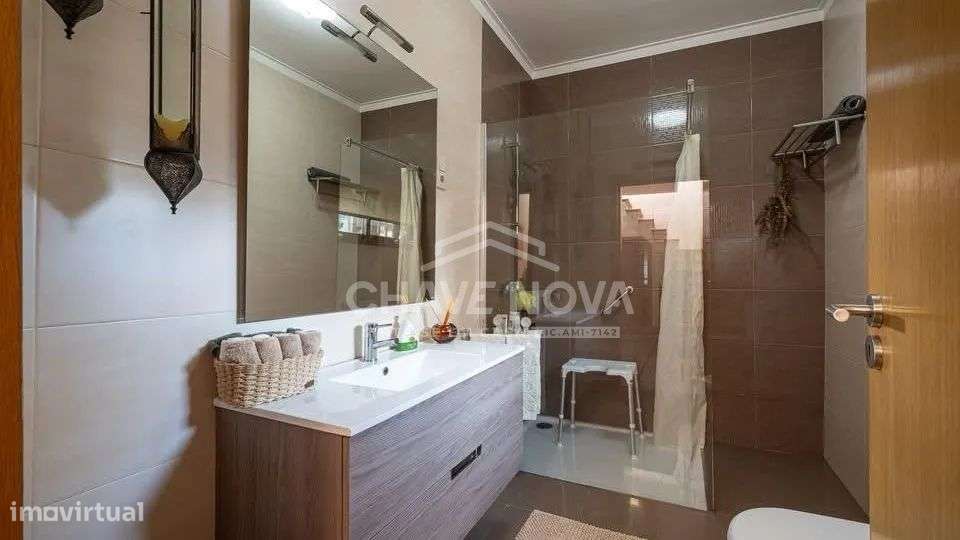 Moradia Isolada V4 c/ Jardim e Piscina em Oliveira de Azeméis-10