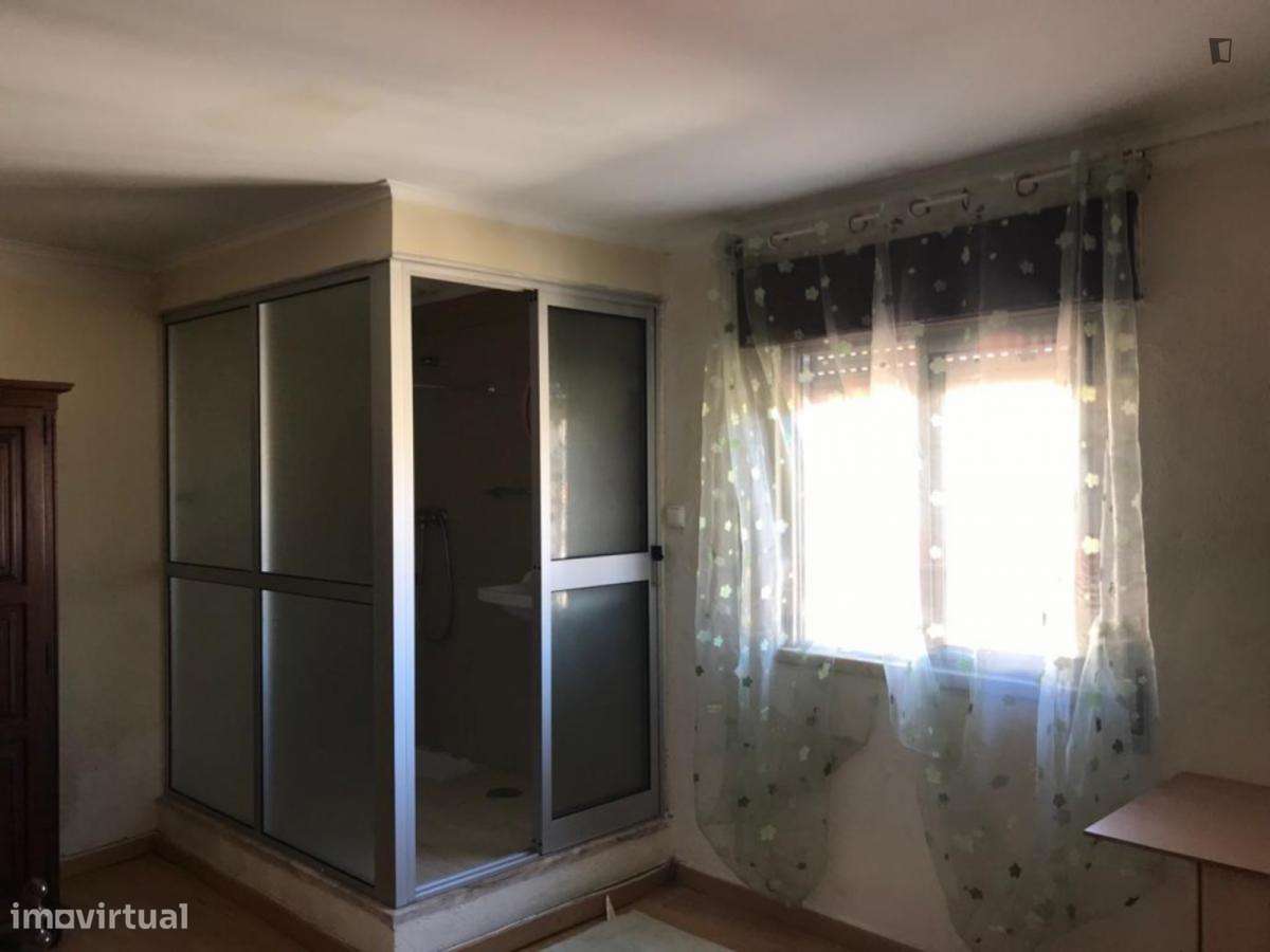 Quarto - localizado em Lumiar Lisbon - Grande imagem: 4/15