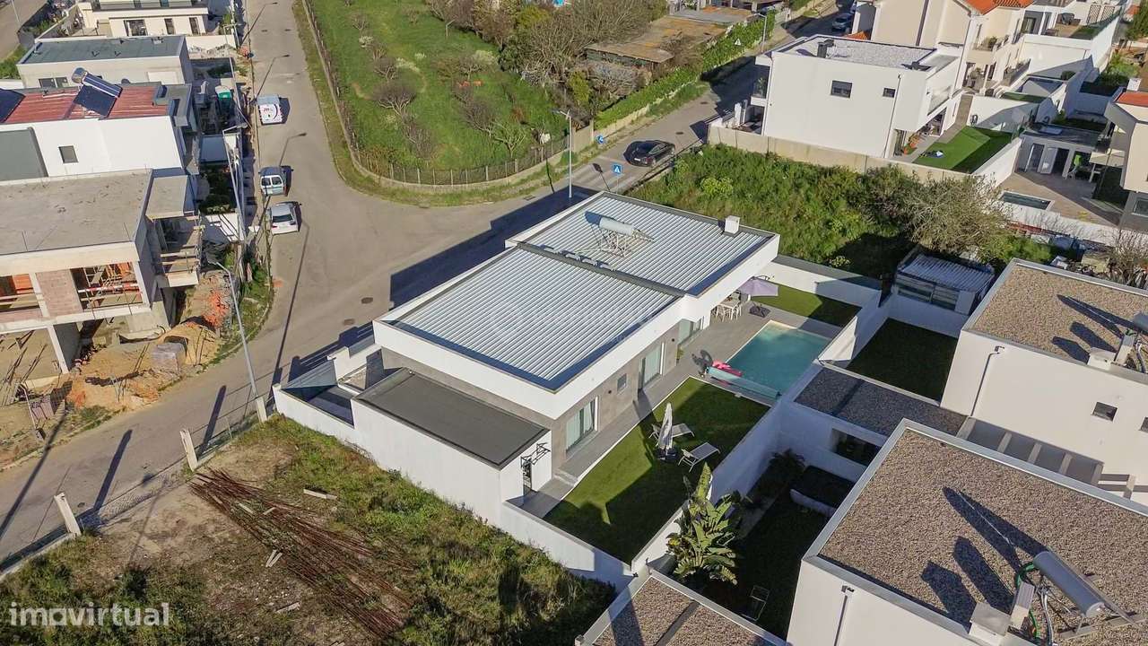 Moradia Térrea T3 c/piscina, lote de 474m² - Única na Caparica-57