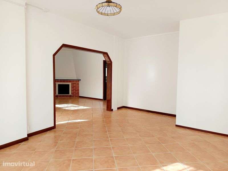 Aluga-se moradia com jardim r/chão T3+1 - Grande imagem: 4/12