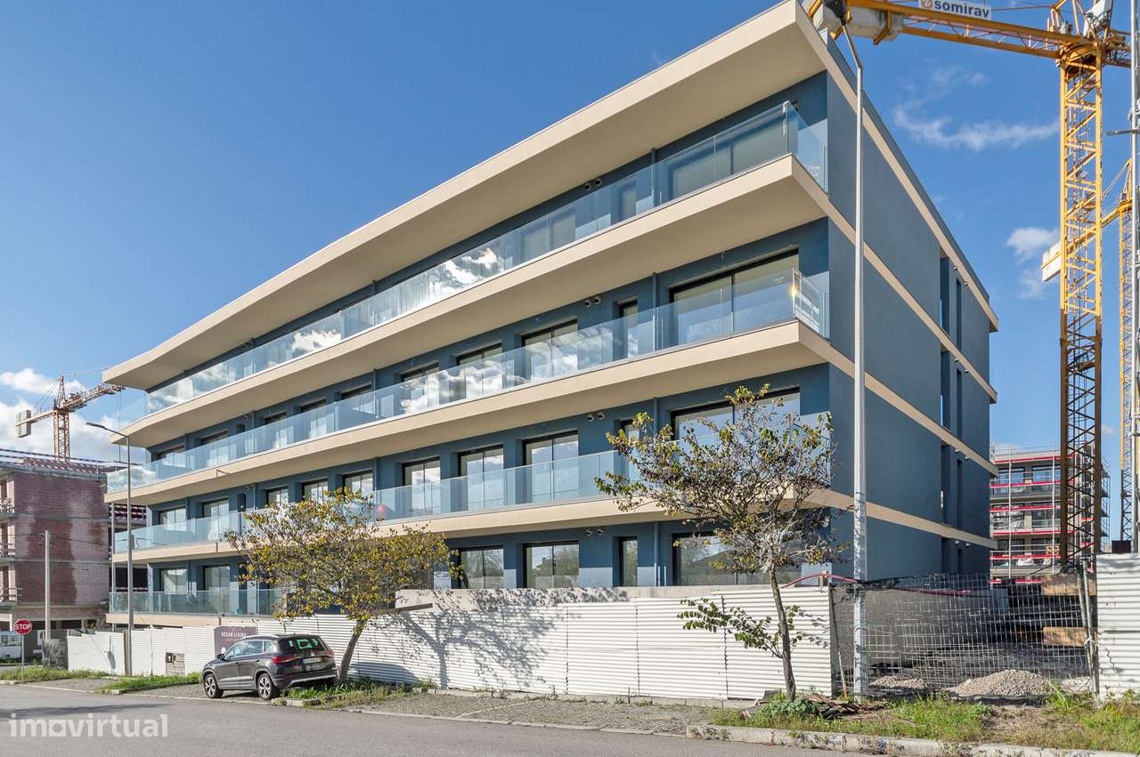 Apartamento T3 novo com lugar duplo de garagem na Madalena.-3
