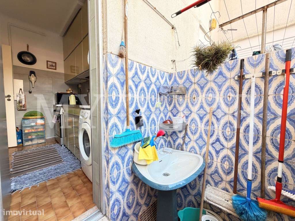 Apartamento T1 em Moscavide - 1º andar c/ Pequeno Espaço Exterior-14
