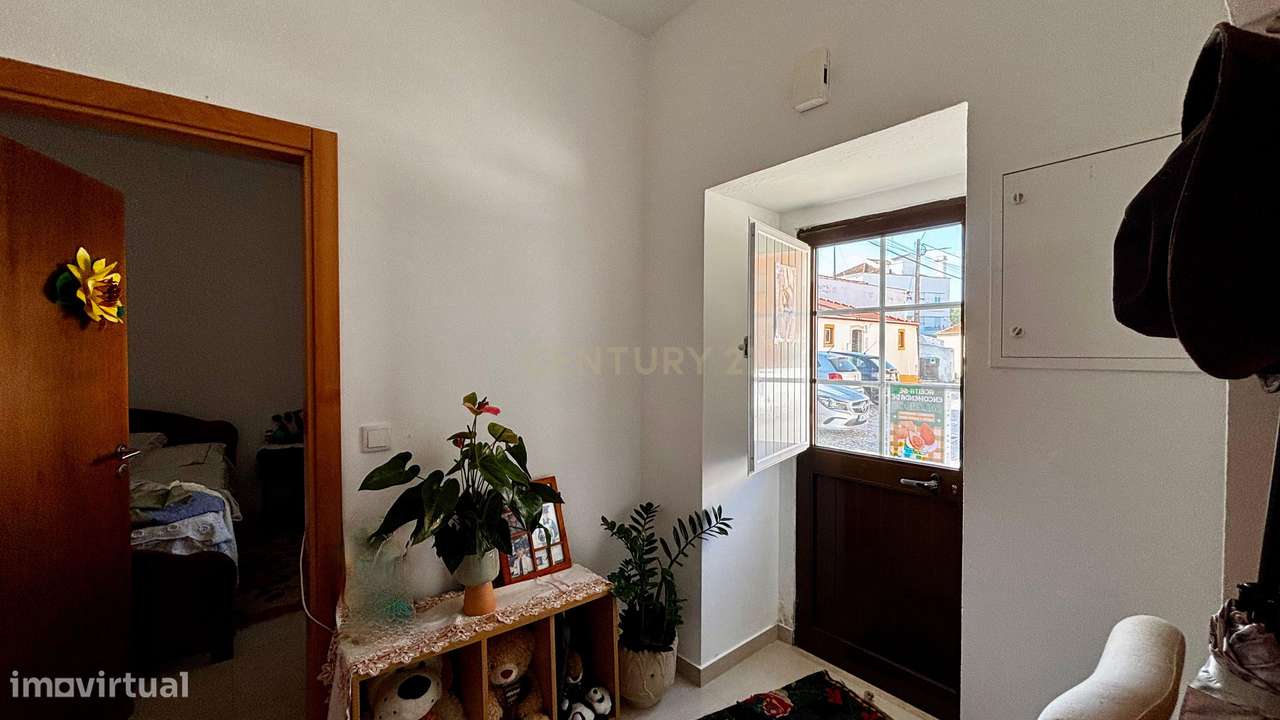 Moradia com T1+T2 Arrendados: Oportunidade no Gradil-20