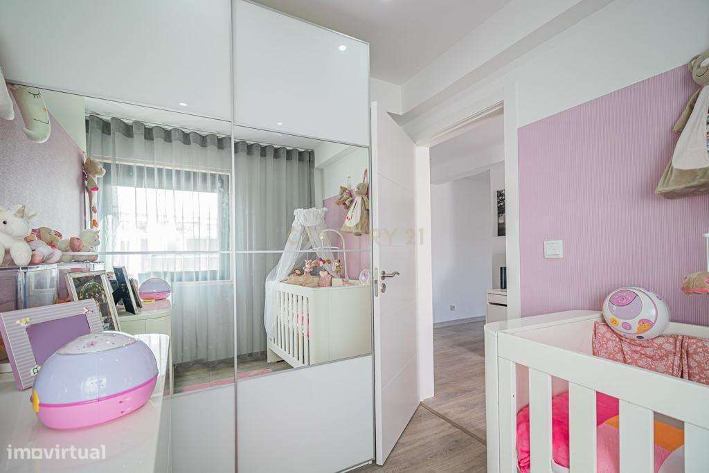 Moradia T6 com Vista para a Cidade em Loures-27