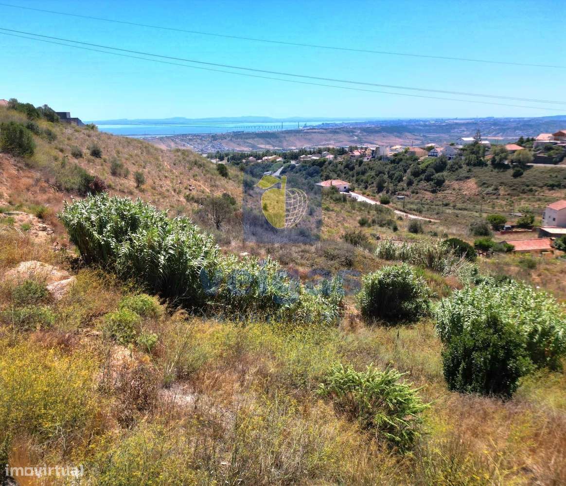 Terreno Urbano em Vialonga com Vista e Acessibilidade-6