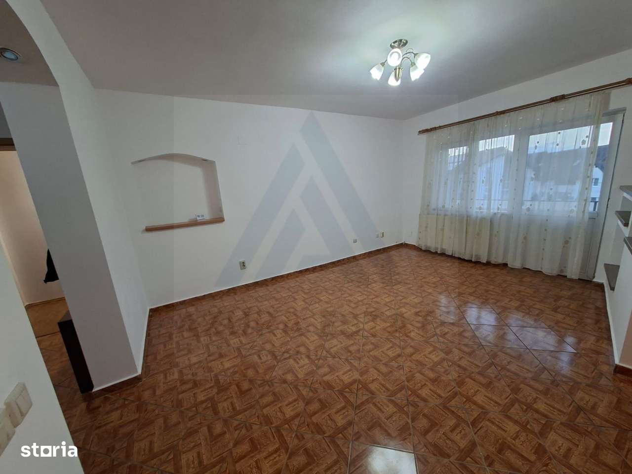 Apartament 4 camere 2 bai garaj subteran si 2 balcoane in zona Strand - Imagine principală: 5/12