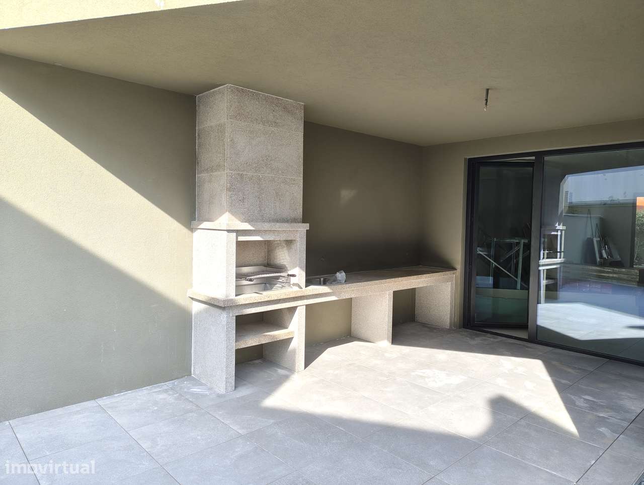 Moradia T4 com piscina e jardim em Canidelo-55
