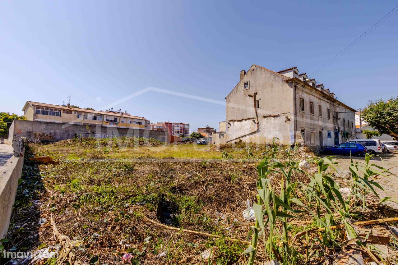 Terreno c/ prédio devoluto p/ construção em M.Martins - Sintra - Grande imagem: 2/9