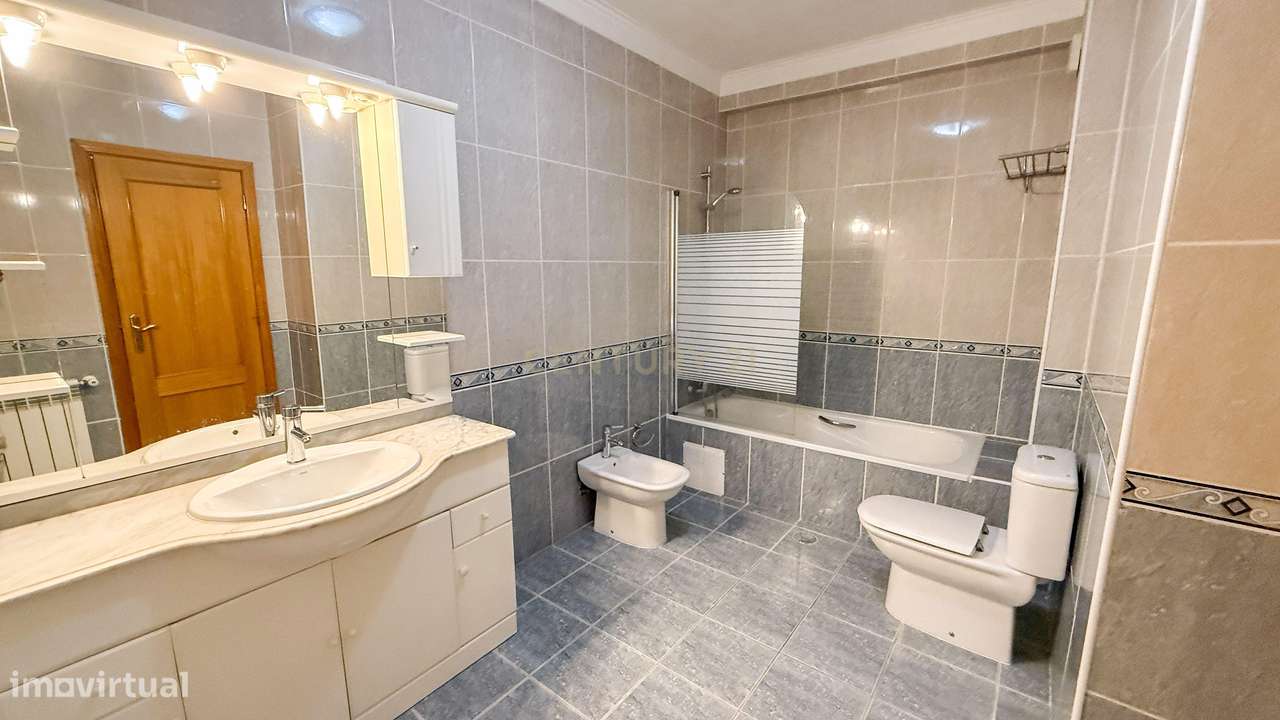 Apartamento T3 no centro de Viseu-7