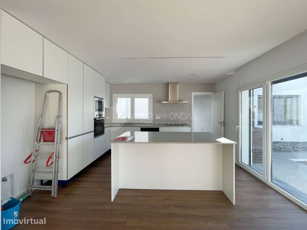 Moradia T4 Térrea | 2 Suítes | Espaço para Piscina | Fernão Ferro - Grande imagem: 3/28