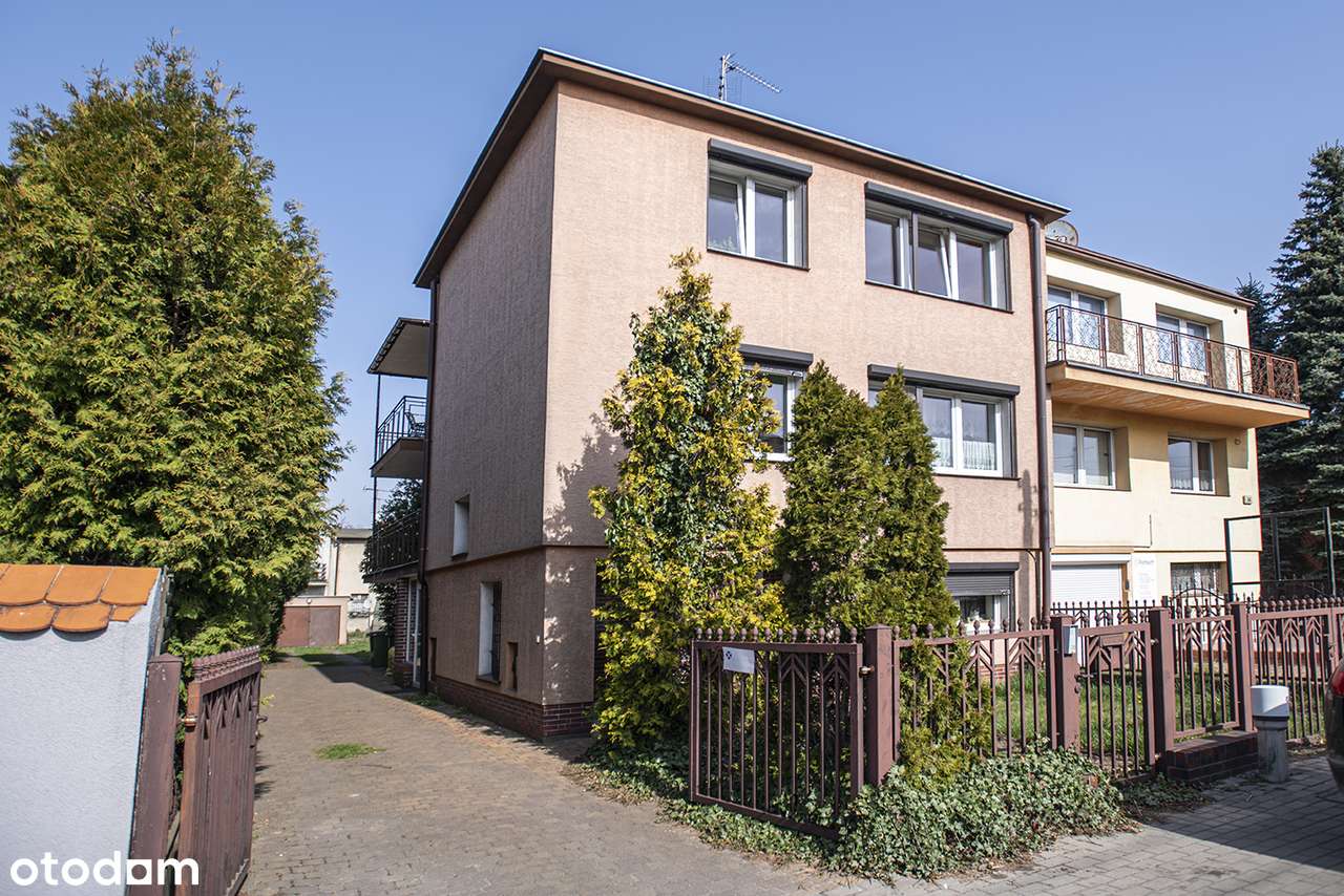 Trzy kondygnacje, garaż, ogródek-0