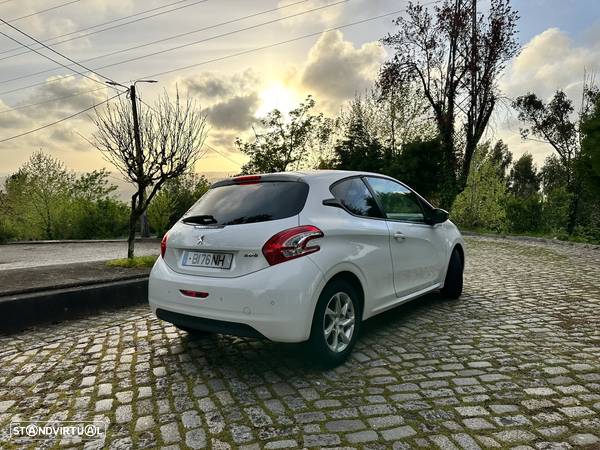 Peugeot 208 1.2 PureTech Style - 4