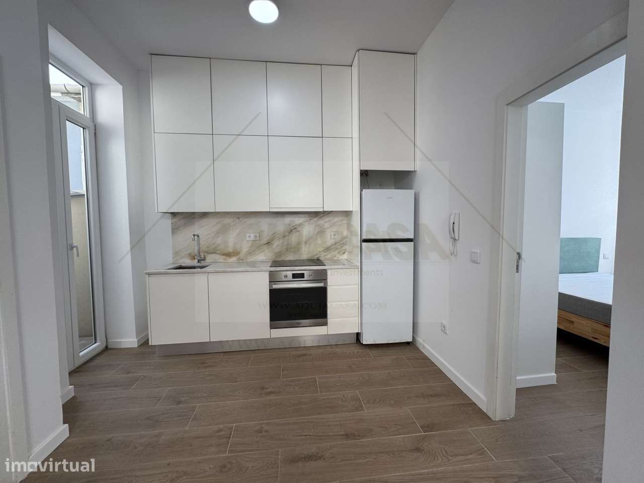 Aluga-se Moradia T1 junto à Praça Velásquez no Porto - Grande imagem: 2/30