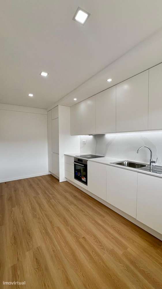 Apartamento T3+1 Duplex | 154 m² | Totalmente Remodelado | Queluz-23