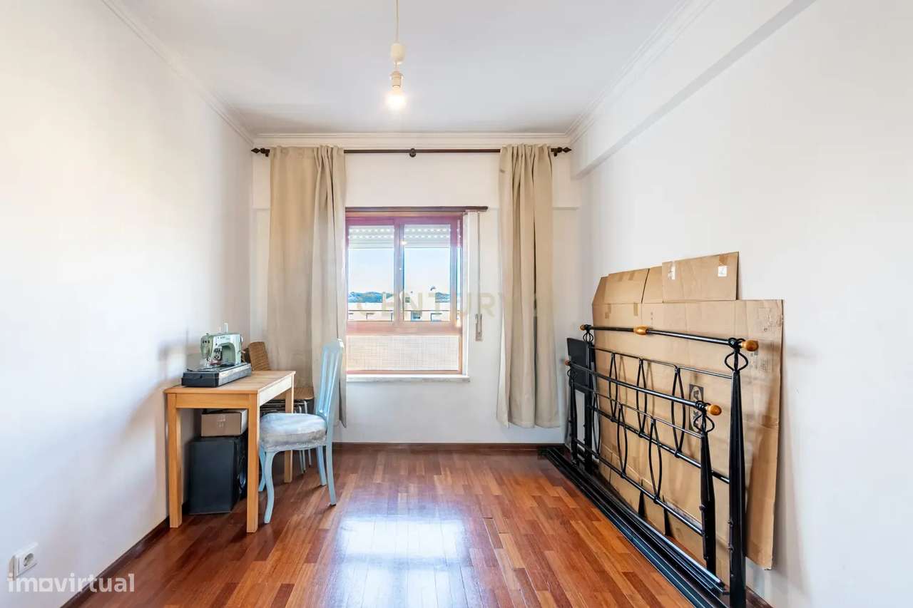 Excelente apartamento T2, com 2 elevadores em Loures.-17