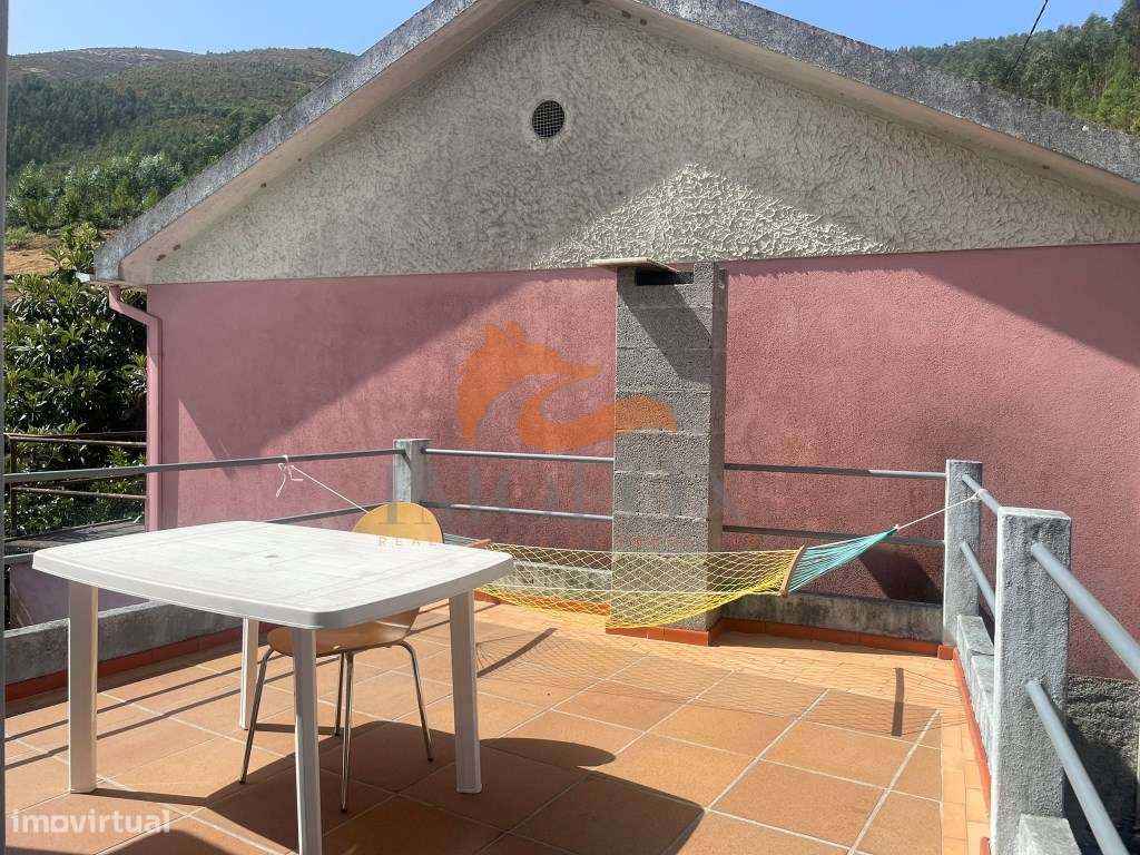 Casa com 2 quartos e jardim nas Corgas, Pomares - Arganil-4