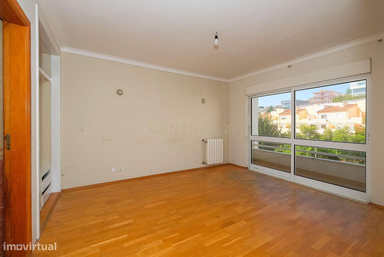 Apartamento T3 luminoso na Parede com varandas, garagem e arrecadação-5