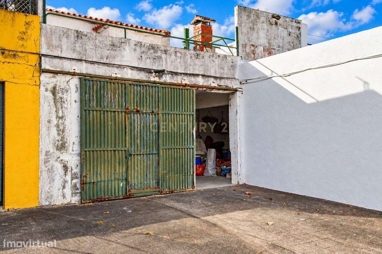 Moradia T5 com Garagem a 900 m da Praia do Pópulo-29