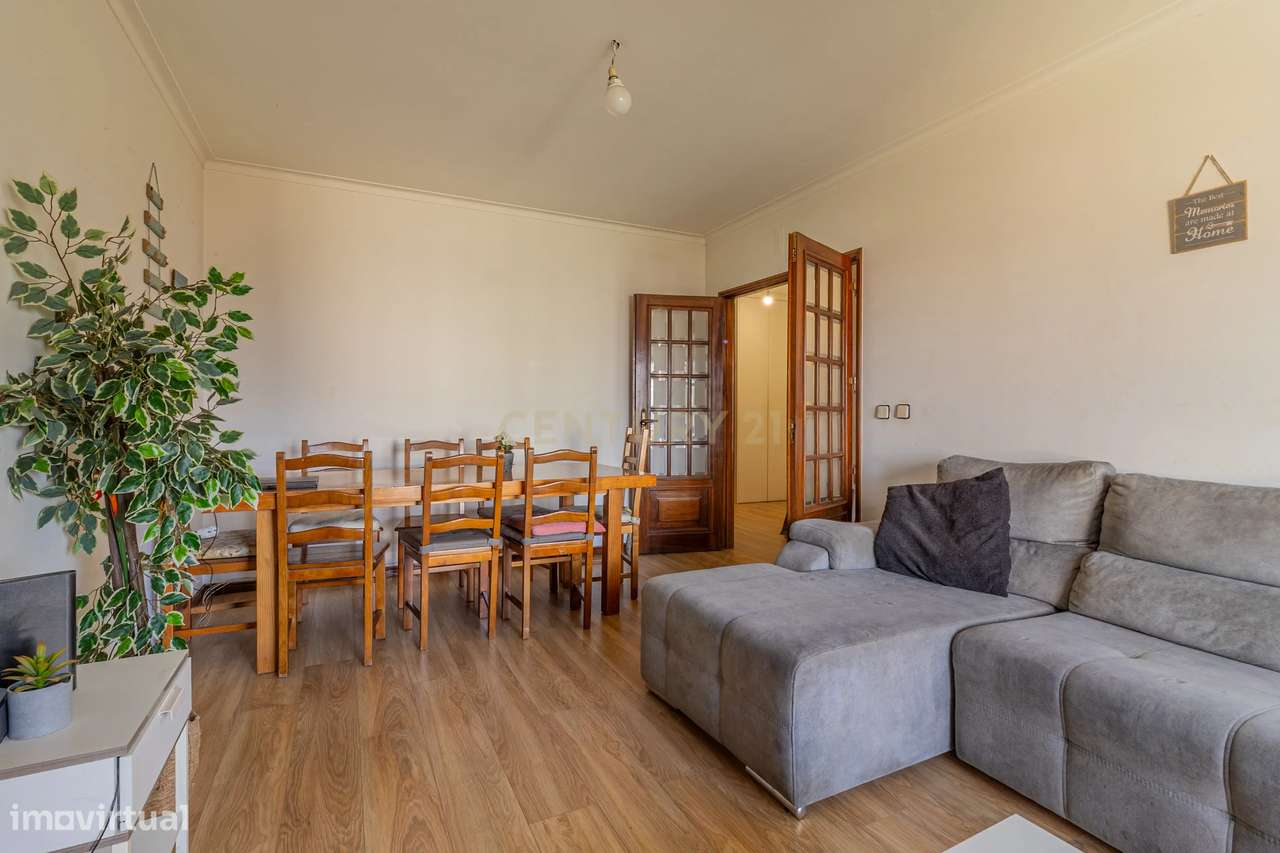 Apartamento T3 com garagem fechada , perto do Centro Histórico . - Grande imagem: 2/24