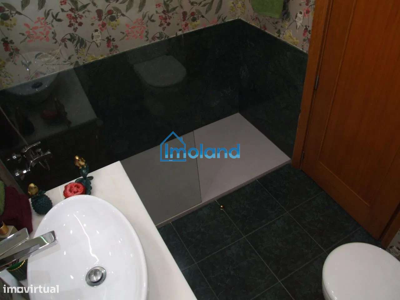 Apartamento T3 com Terraço e 3 Casas de Banho-18