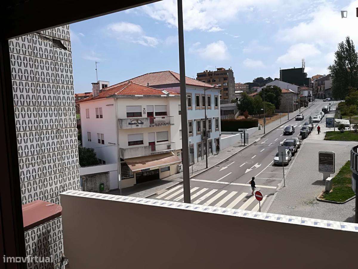 Quarto - localizado em Mafamude Porto - Grande imagem: 4/7