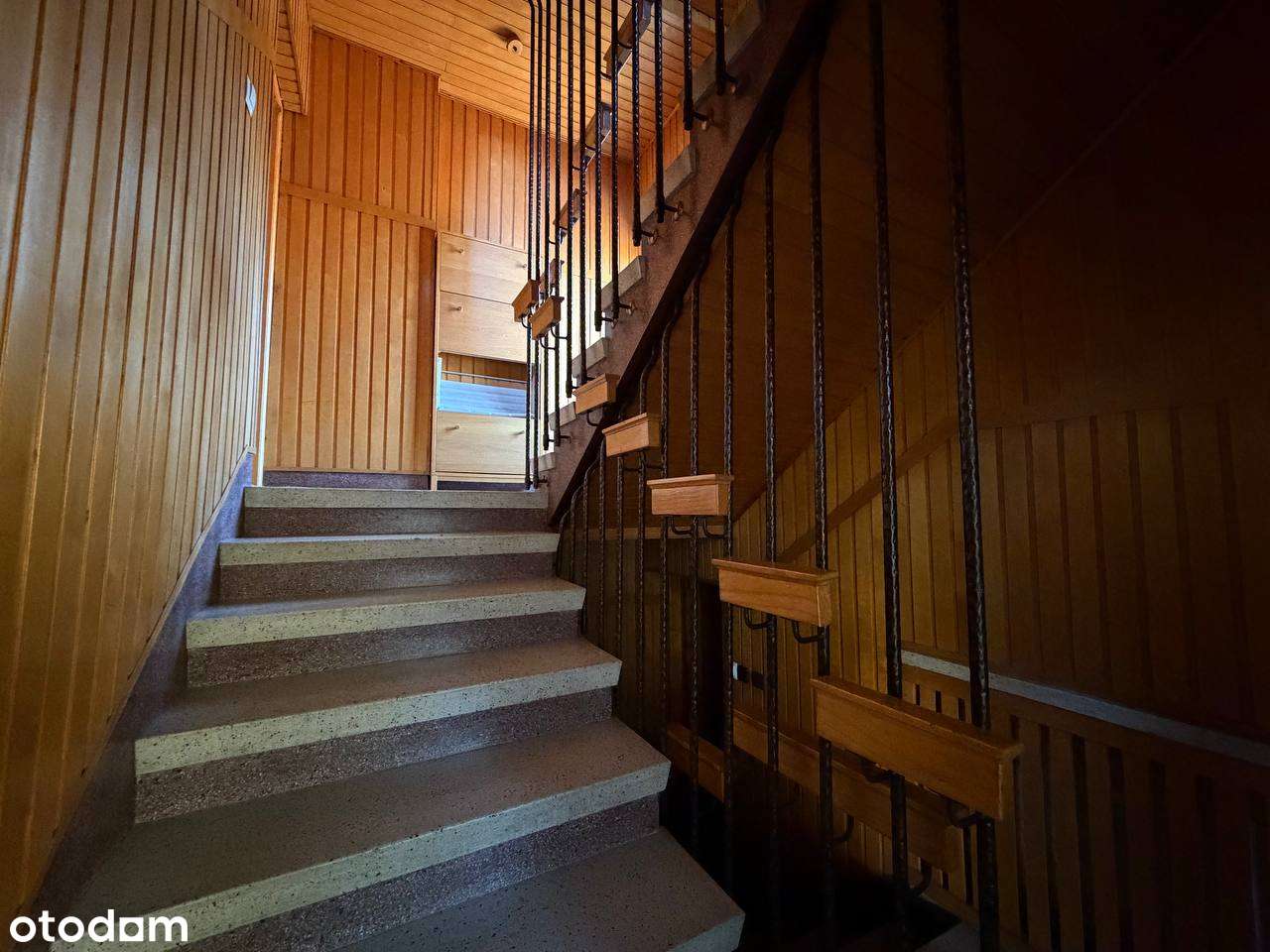 Na sprzedaż połowa domu z dwoma niezależnymi kondygnacjami + Garaż-10