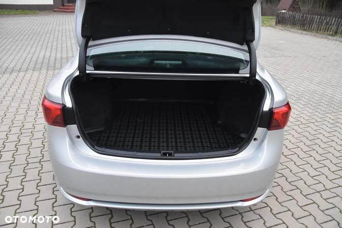 Toyota Avensis 2.0 D-4D Premium - 18