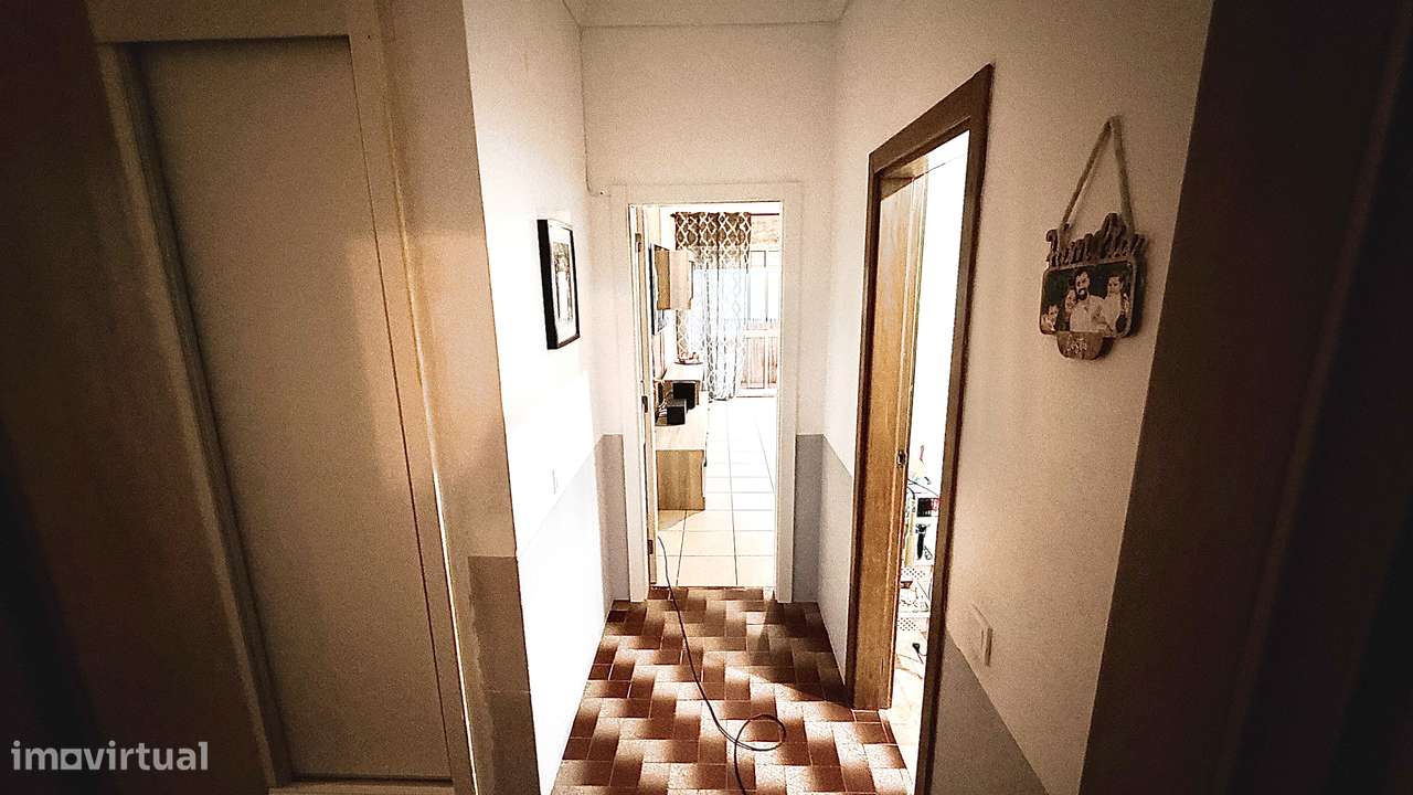 Apartamento T2 espaçoso com 2 varandas, próximo de tudo!-4