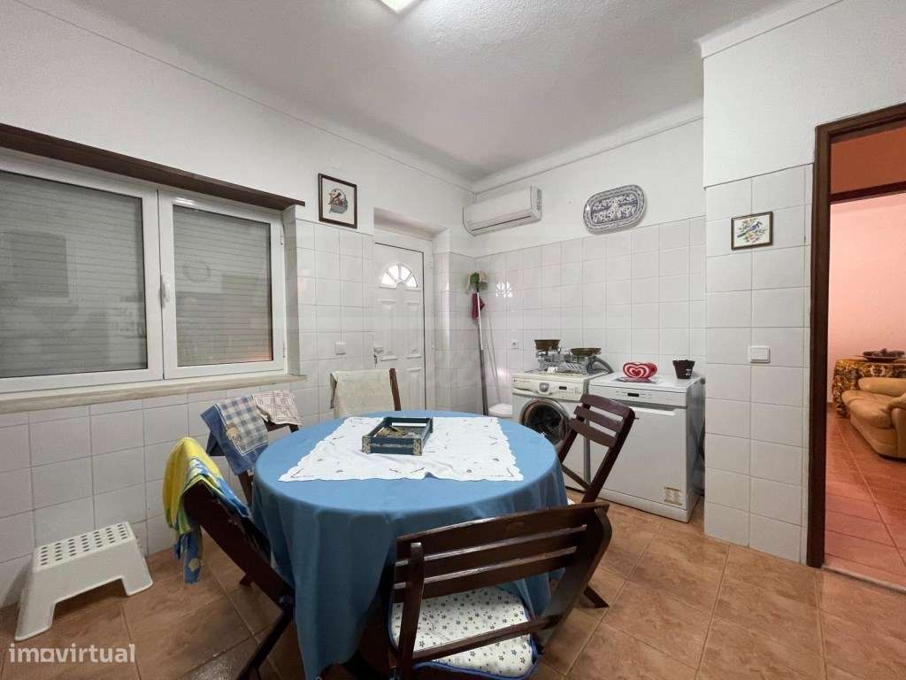 Moradia T4+3 com garagem, terraço e logradouro nas Ermidas-Sado-7