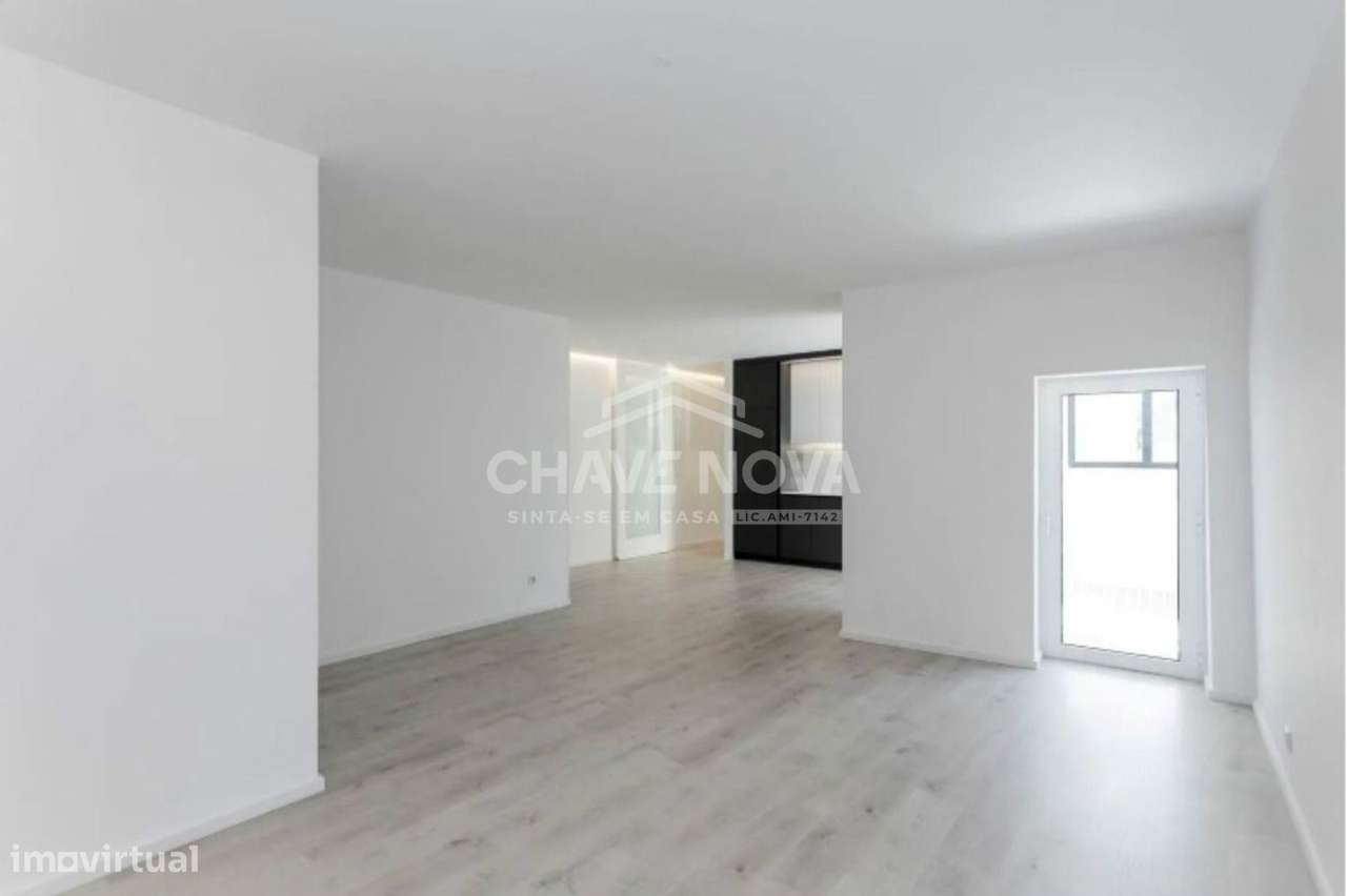 Apartamento T2 Renovado com Lugar de Garagem – Rua de Serralves, Porto-4