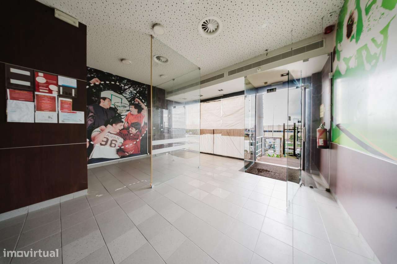 Espaço Comercial com Armazém | Abóboda - Grande imagem: 4/24