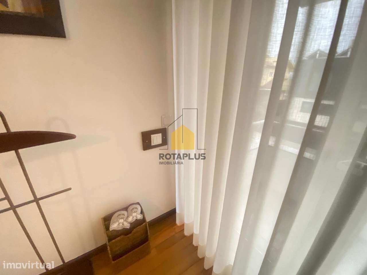 Moradia T4, Salão de Convívio e Excelente Localização-21