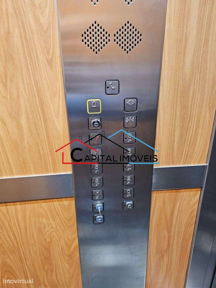 T3 com 4 Parqueamentos e Vista Desafogada-23