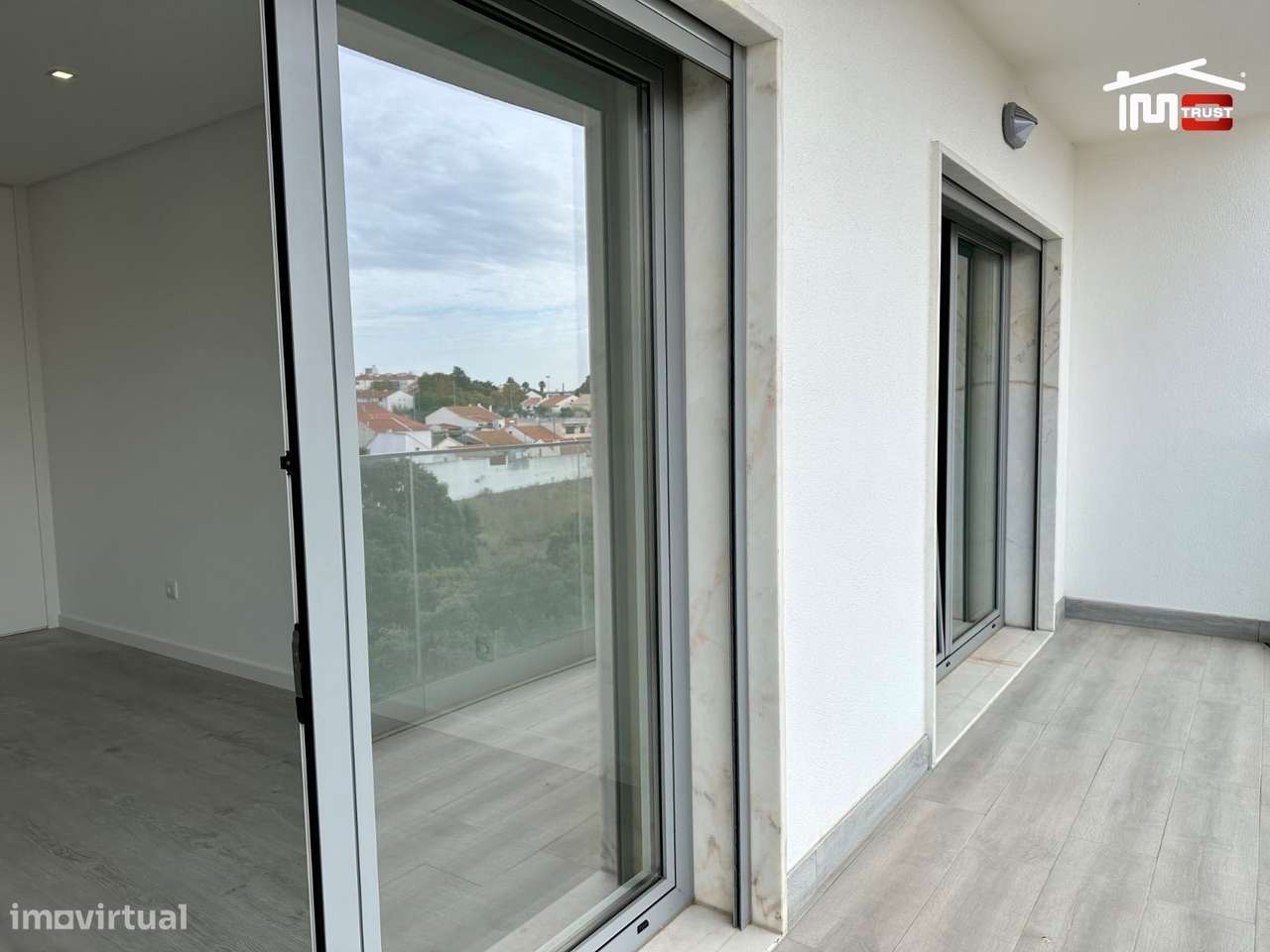 Incrivel Apartamento T3 com Varandas, Garagem e Arrecadação-16