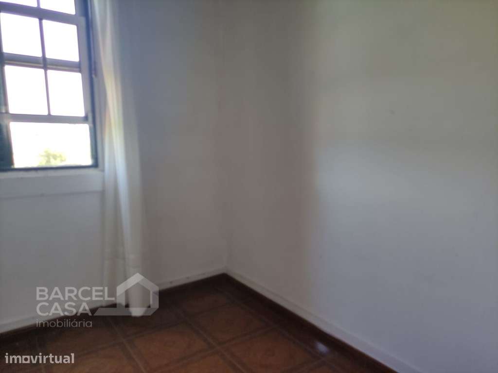 Moradia T3 com comércio para café em Quintiães - Barcelos-8