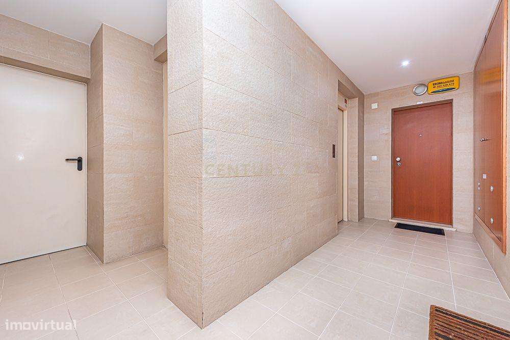 T2 141m² com 3 Varandas, Parqueamento e Elevador | Como Novo | Setúbal - Grande imagem: 3/29