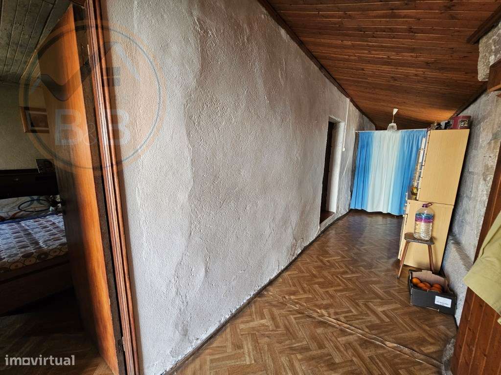Moradia T4, em pedra, com terreno de 2.366 m² e Espigueiro datado d...-29