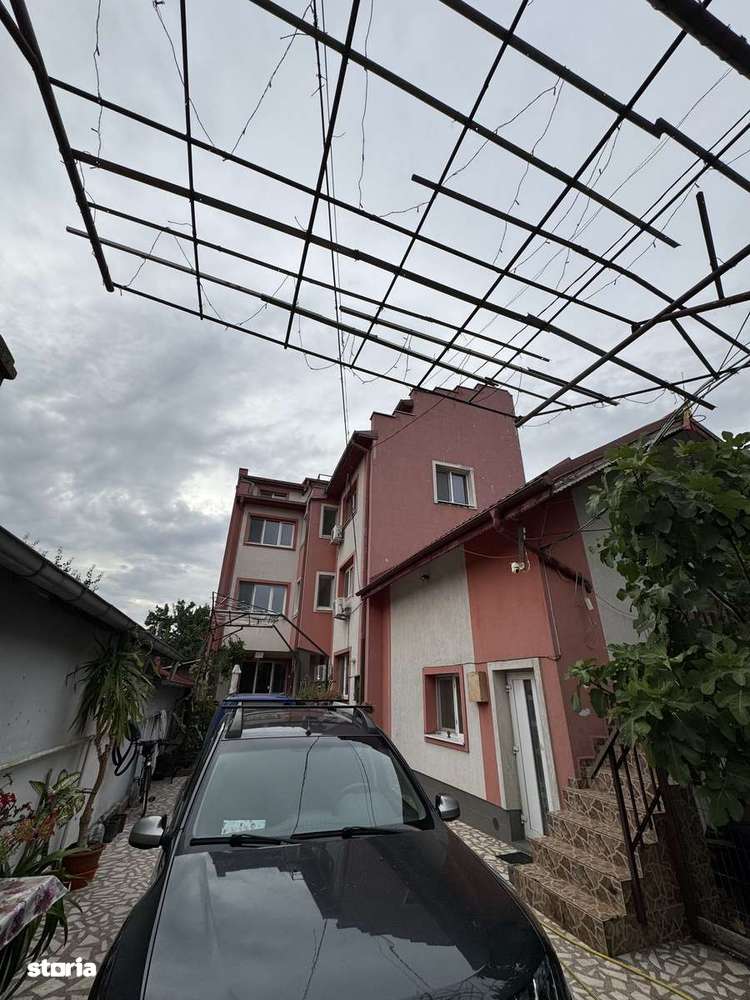 Casă cu 8 camere, subsol și mansardă Zona Sălaj Sector 5-2