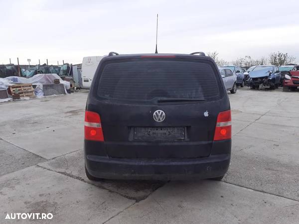 Dezmembram Volkswagen Touran - 4