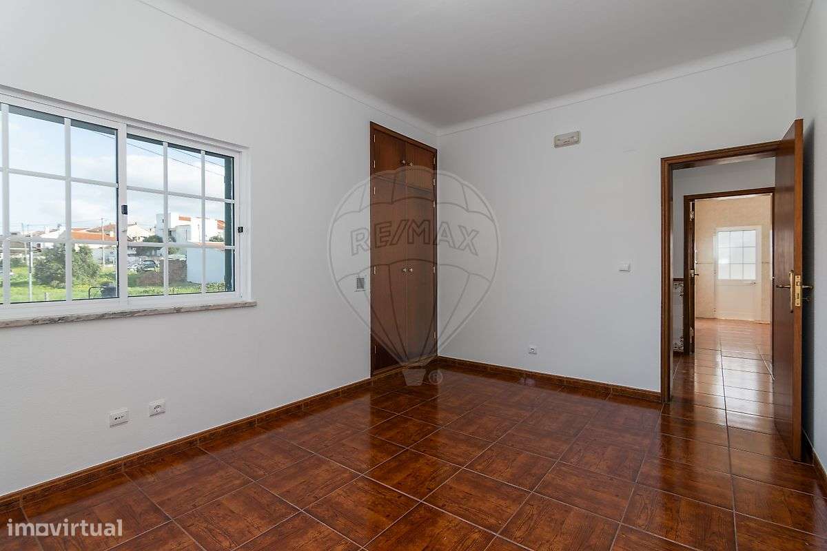 Moradia isolada T2+2 para venda na Quinta do Conde-14