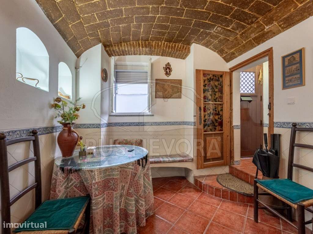 Moradia Unifamiliar T2 no Centro Histórico de Évora - Grande imagem: 2/21