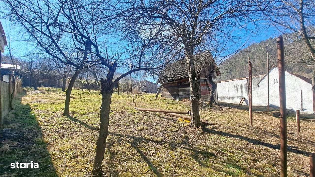 CASA CU TEREN GENEROS si acces pe doua fronturi - Imagine principală: 1/16